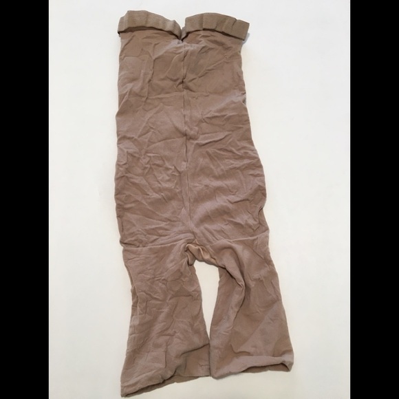 Assets By Spanx High Waisted Shaping Short 3 - Picture 3 of 6